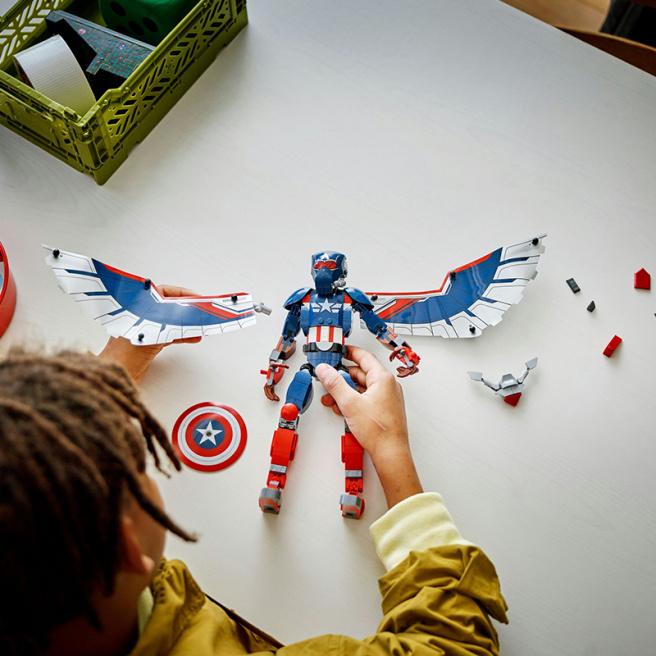 Constructor LEGO Marvel Noua figură Căpitanul America 76296