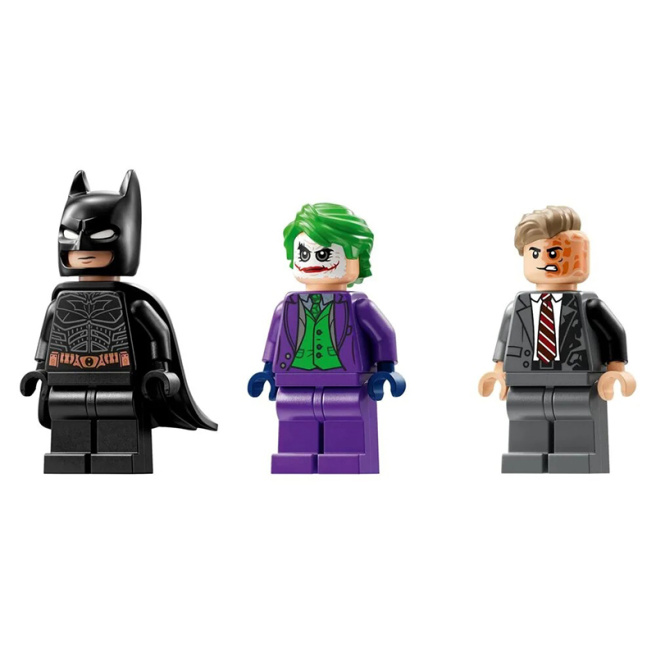 Constructor LEGO Batman Movie Batman Tumbler vs Two-Face și Joker 76303