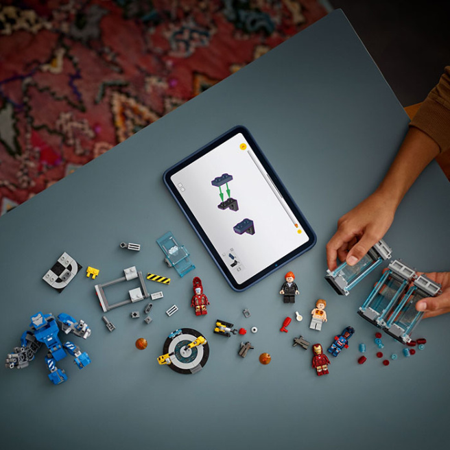 Constructor LEGO Marvel Laboratorul Iron Man: Sala armurii 76315