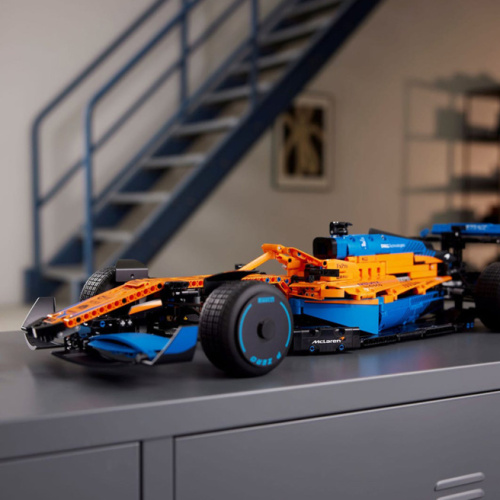 Constructor LEGO Technic Masina de curse de Formula 1 McLAREN 42141
