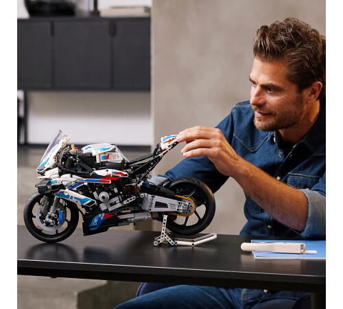 Lego Technic BMW M 1000 RR 42130
