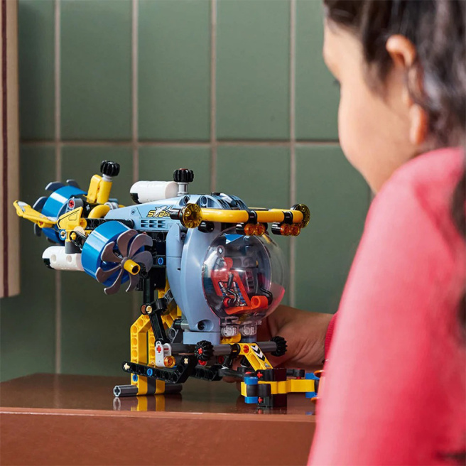 Constructor LEGO Technic Submarin de cercetare în mare adâncime 42201