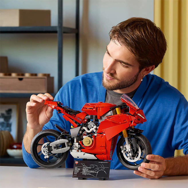 Constructor LEGO Technic Motocicleta Ducati Panigale V4 S,  42202