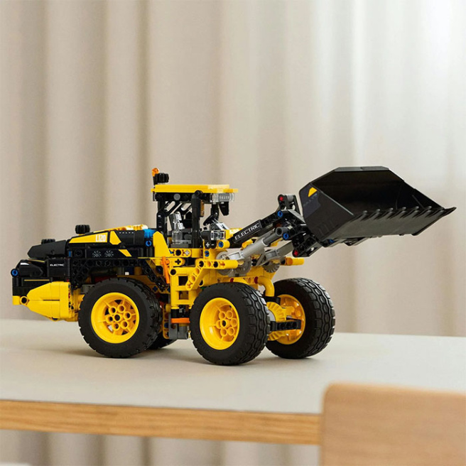 Constructor LEGO Technic Volvo L120 Electric Wheel Loader, 42209