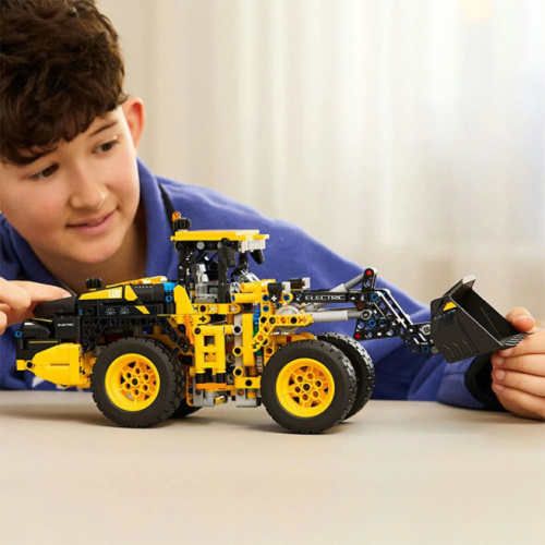 Constructor LEGO Technic Volvo L120 Electric Wheel Loader, 42209