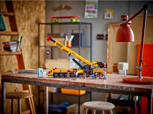 LEGO CITY YELLOW MOBILE CONSTRUCTION CRANE, 60409