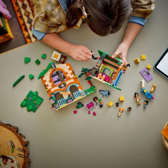 Set de construcție LEGO Friends „Ranch și Grajd pentru Ponei”, 42654