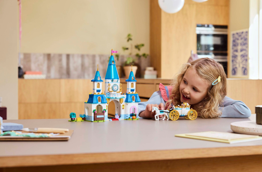 LEGO DISNEY CINDERELLAS CASTLE & HORSE CARRIAGE, 43275