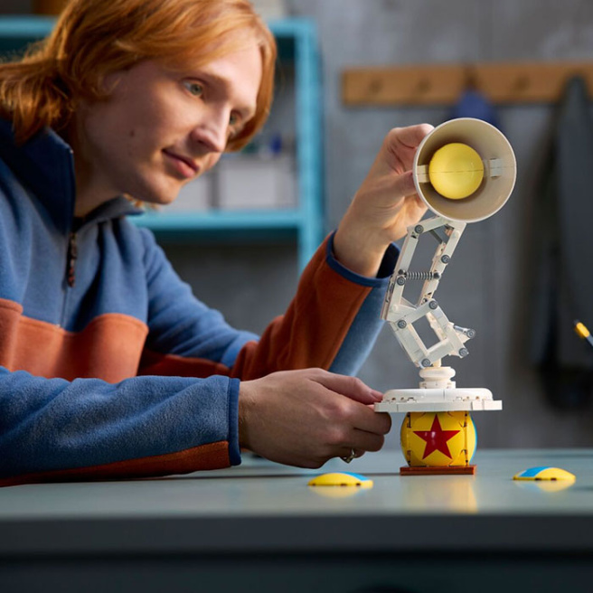 Lampă LEGO Ideas Disney Pixar Luxo Jr., 21357