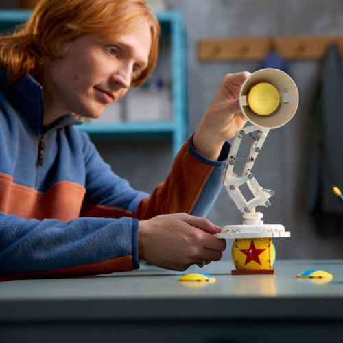 Lampă LEGO Ideas Disney Pixar Luxo Jr., 21357