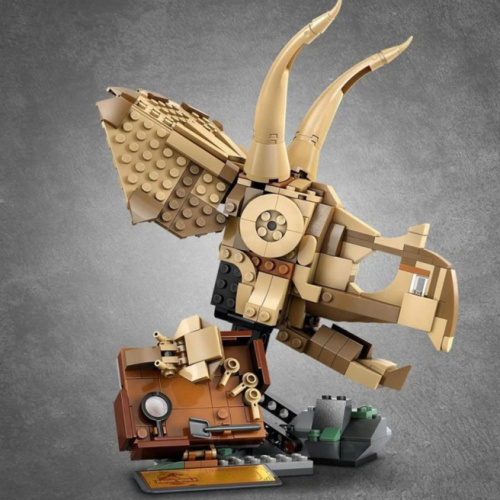 LEGO Jurassic World Fosile de dinozaur: Craniu de Triceratops, 76969