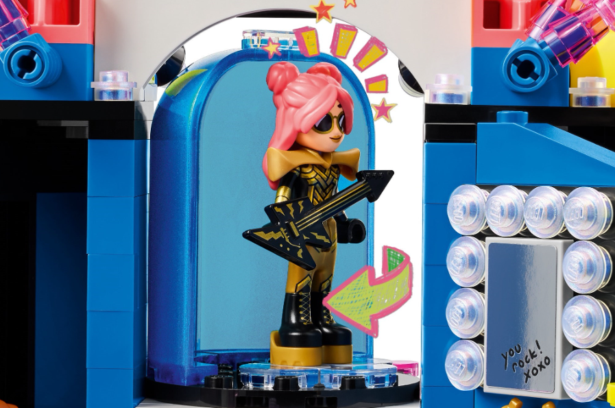 LEGO FRIENDS CONCURSĂ MUZICALUL ÎN ORASUL HEARTLAKE, 42616