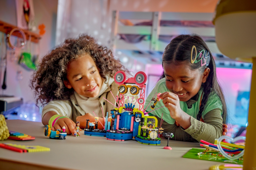LEGO FRIENDS CONCURSĂ MUZICALUL ÎN ORASUL HEARTLAKE, 42616