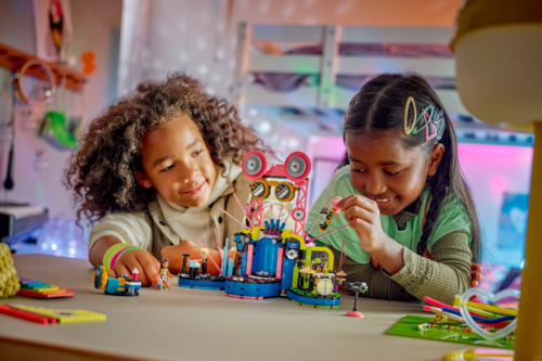LEGO FRIENDS CONCURSĂ MUZICALUL ÎN ORASUL HEARTLAKE, 42616