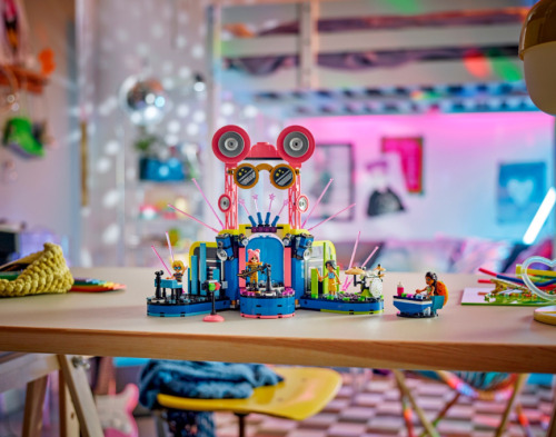 LEGO FRIENDS CONCURSĂ MUZICALUL ÎN ORASUL HEARTLAKE, 42616