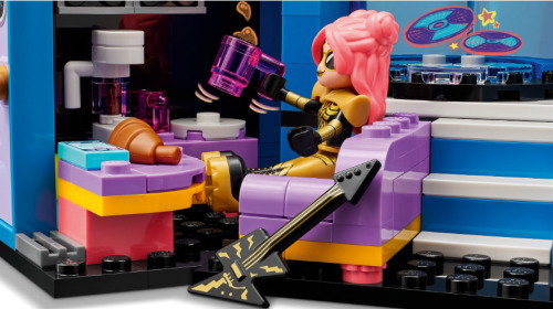 LEGO FRIENDS CONCURSĂ MUZICALUL ÎN ORASUL HEARTLAKE, 42616