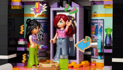 LEGO FRIENDS AUTOCAR DE TURNEU PENTRU STARURI POP, 42619
