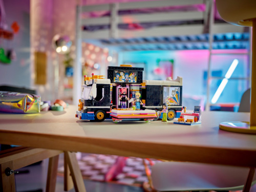 LEGO FRIENDS AUTOCAR DE TURNEU PENTRU STARURI POP, 42619