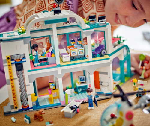 LEGO FRIENDS SPITALUL ORASULUI HEARTLAKE, 42621