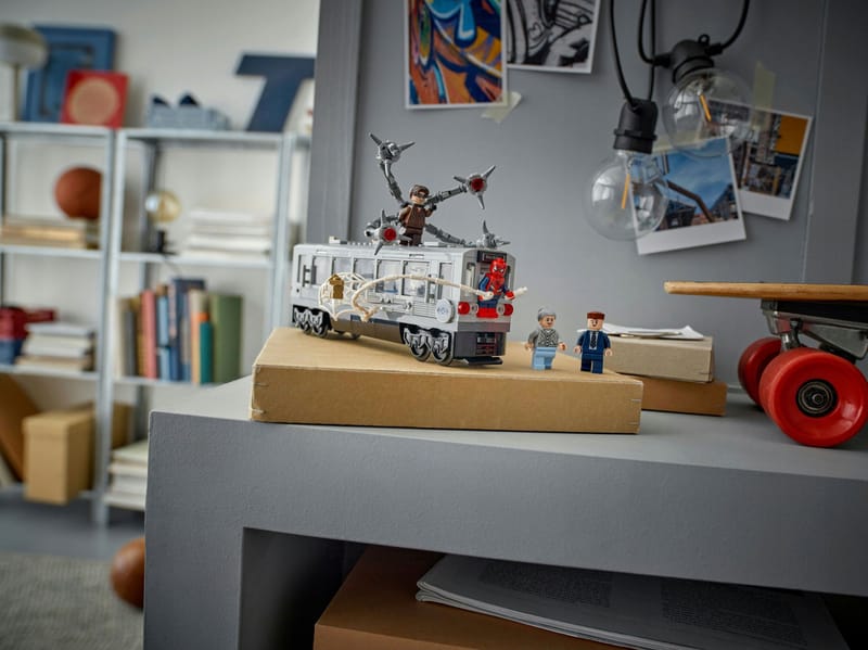 Lego Marvel Constructor „Omul-Păianjen vs. Doctor Octopus: Scena din metrou” (393 piese), 76321