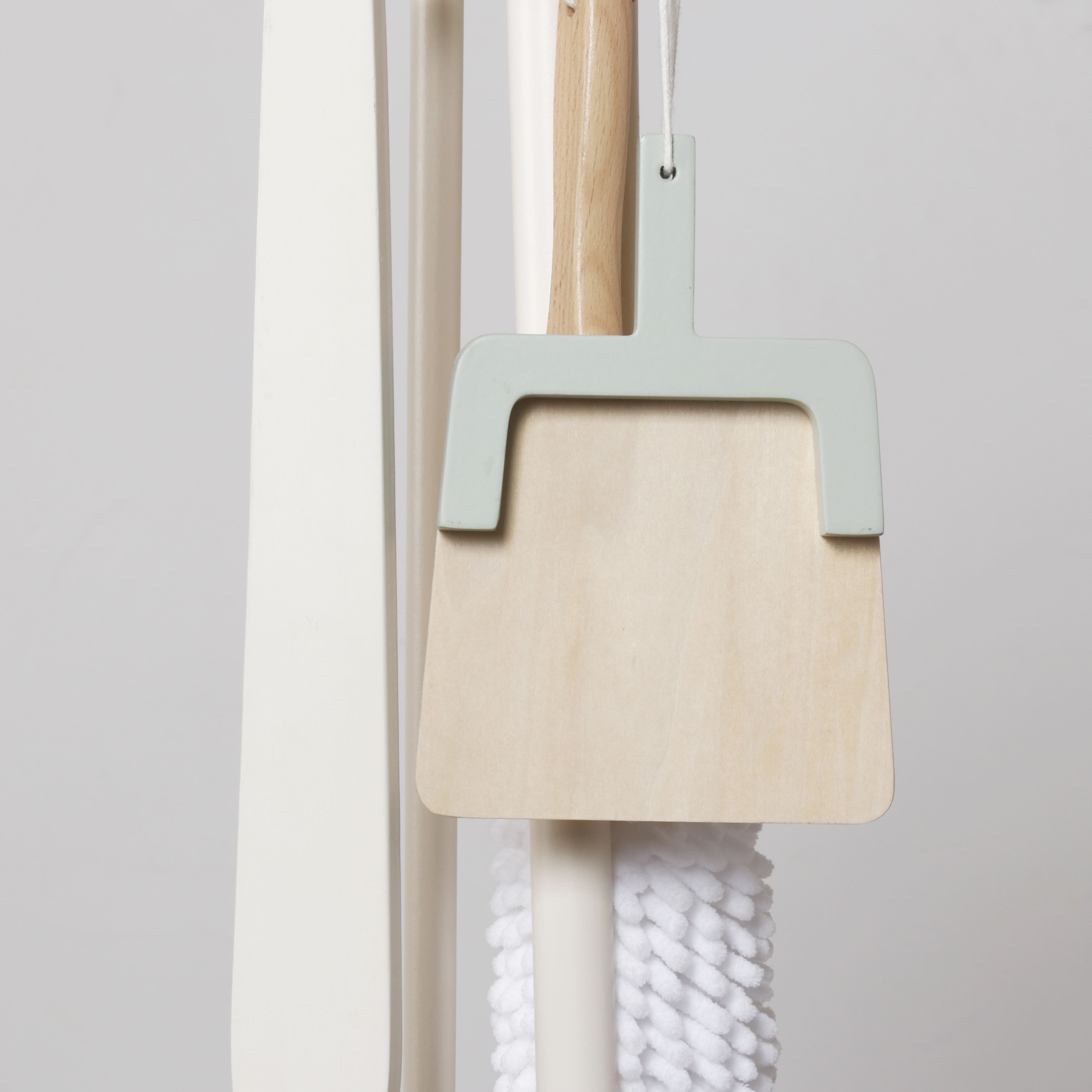 ChatGPT said:  Set de joacă din lemn „Curățenie”, W10L067