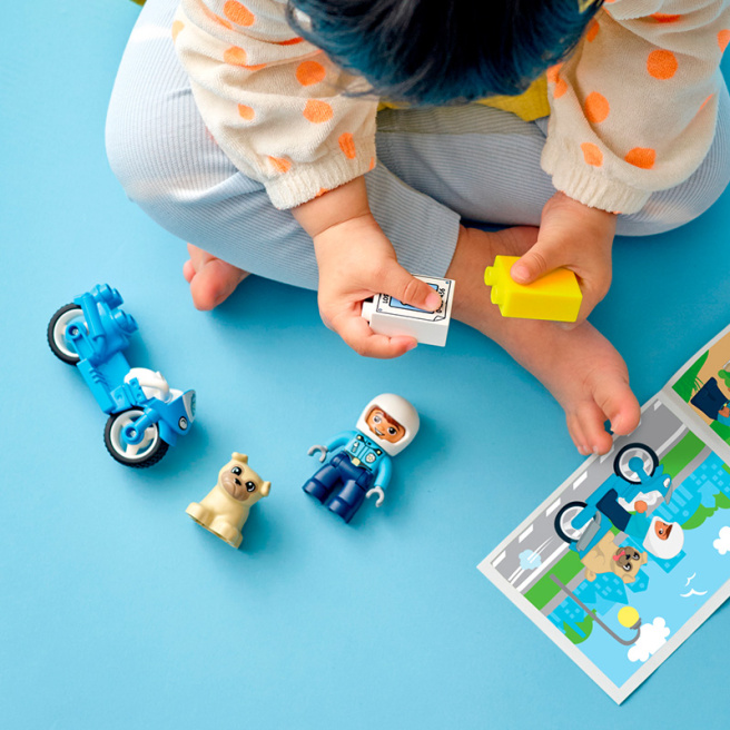 Конструктор LEGO DUPLO Полицейский мотоцикл 10967