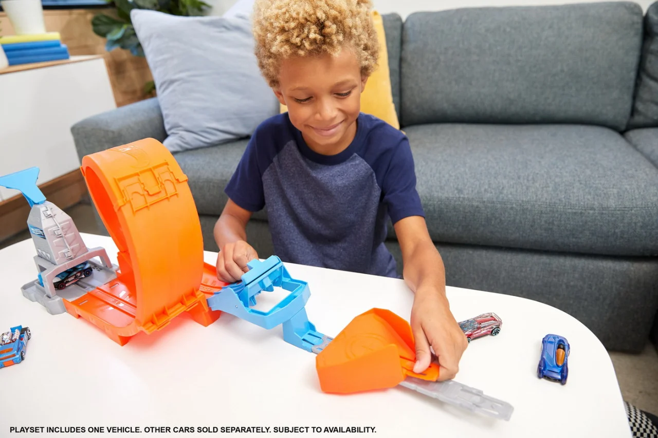 HOT WHEELS CIRCUIT RAPID CU LANSATOR PENTRU CASCADORII SI MASINUTA EXCLUSIVA, MTGBF81_GTV13