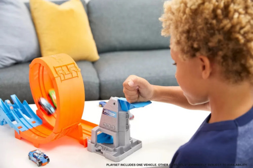 HOT WHEELS CIRCUIT RAPID CU LANSATOR PENTRU CASCADORII SI MASINUTA EXCLUSIVA, MTGBF81_GTV13