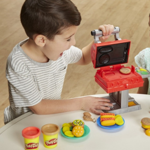 Набор для барбекю из пластилина Play-Doh с фигурками и штампами, F0652