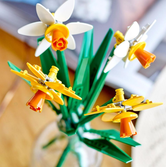 Цветы и нарциссы из LEGO, 40747