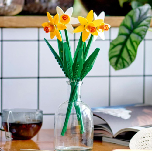 Цветы и нарциссы из LEGO, 40747