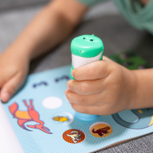 Melissa & Doug Набор для игр с наклейками и многоразовым штампиком «Динозавр», 6074899