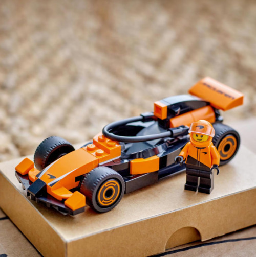 LEGO CITY Пилот Формулы-1 с гоночным автомобилем McLaren, 60442