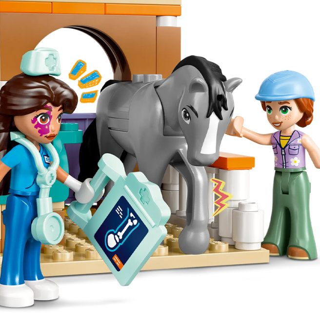 Конструктор LEGO Friends Ветклиника для лошадей и домашних животных 42651