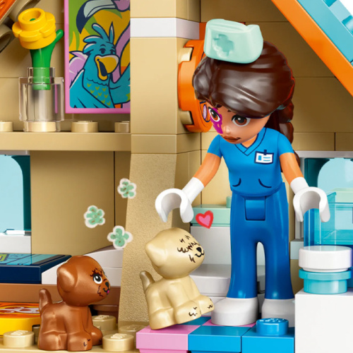 Конструктор LEGO Friends Ветклиника для лошадей и домашних животных 42651