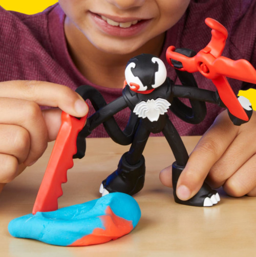 Набор из 2 боевых фигурок Человека-паука из пластилина Play-Doh с пусковой установкой и копьем, F9827