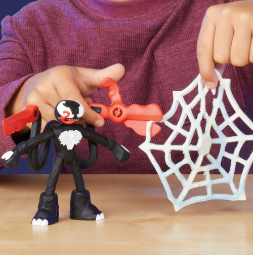 Набор из 2 боевых фигурок Человека-паука из пластилина Play-Doh с пусковой установкой и копьем, F9827