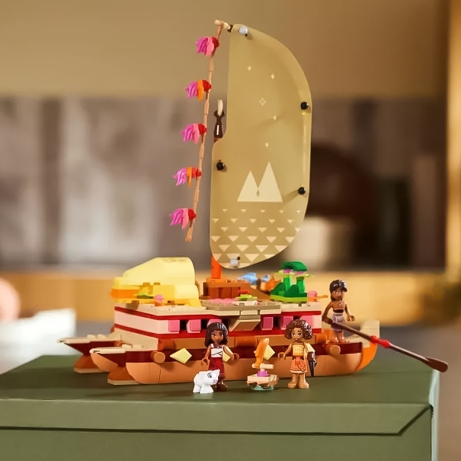 Конструктор LEGO Disney Приключенческий каноэ Моаны 43270