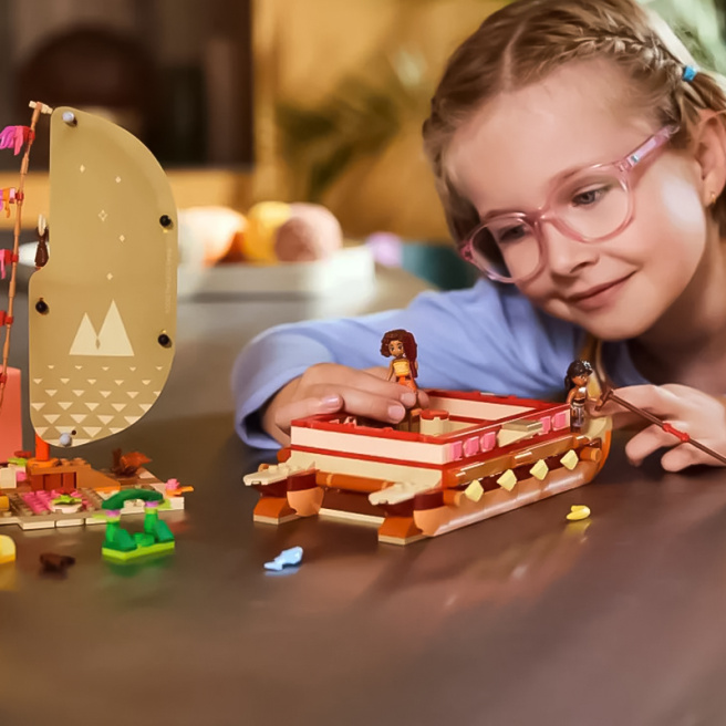 Конструктор LEGO Disney Приключенческий каноэ Моаны 43270