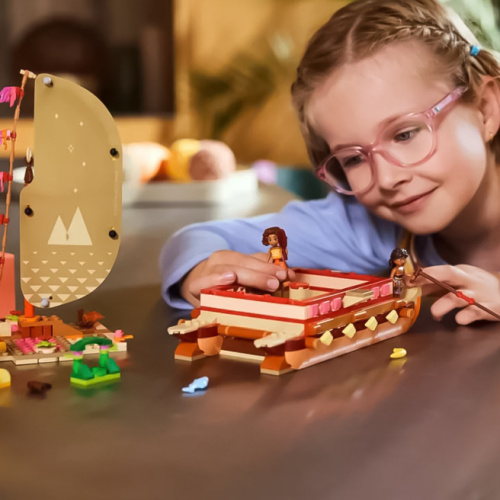 Конструктор LEGO Disney Приключенческий каноэ Моаны 43270
