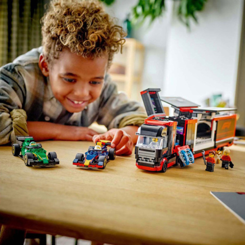 Конструктор LEGO City Грузовик F1 с автомобилями RB20 и AMR24 F1 60445