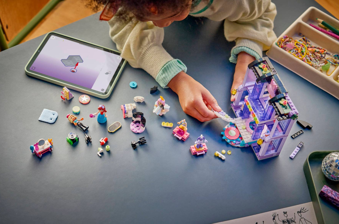 LEGO FRIENDS SHOW DE MODA IN ORASUL HEARTLAKE, 42685