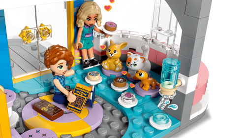 LEGO FRIENDS CLUBUL PRIETENILOR DIN ORASUL HEARTLAKE, 42689