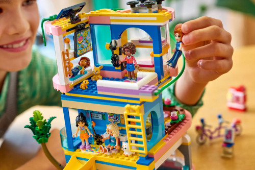 LEGO Friends Клуб друзей Хартлейк-Сити, 42689