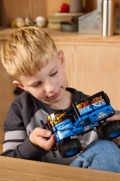 LEGO TECHNIC MONSTER JAM GRAVE DIGGER FOC SI GHEATA, 42219