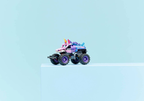 LEGO Technic монстр-трака Monster Jam Sparkle Smash с инерционным механизмом,  42220