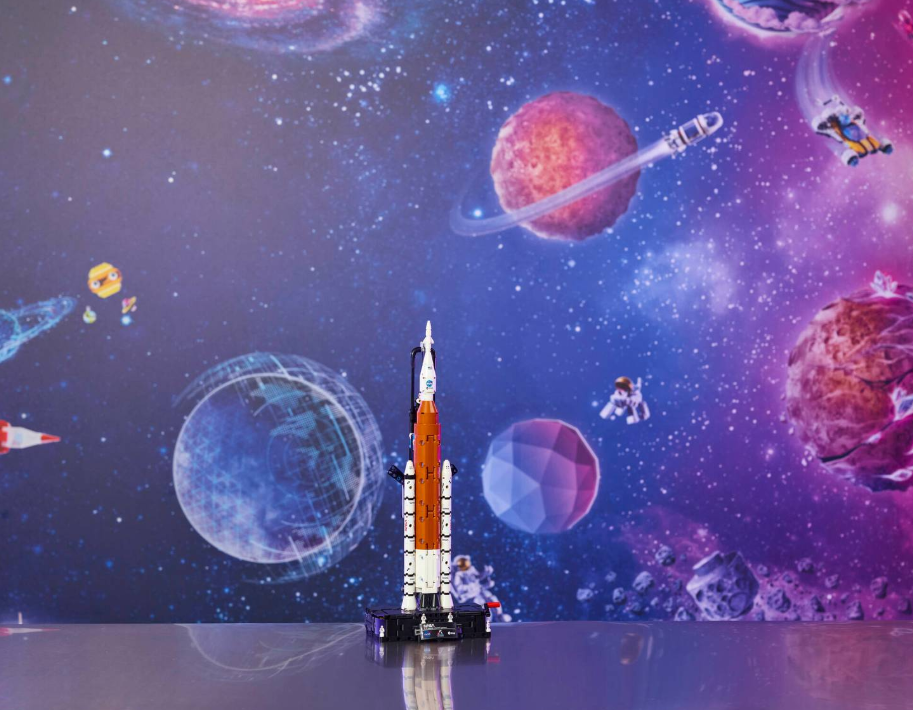 LEGO TECHNIC RACHETA SISTEMULUI DE LANSARE SPATIALA NASA ARTEMIS, 42221