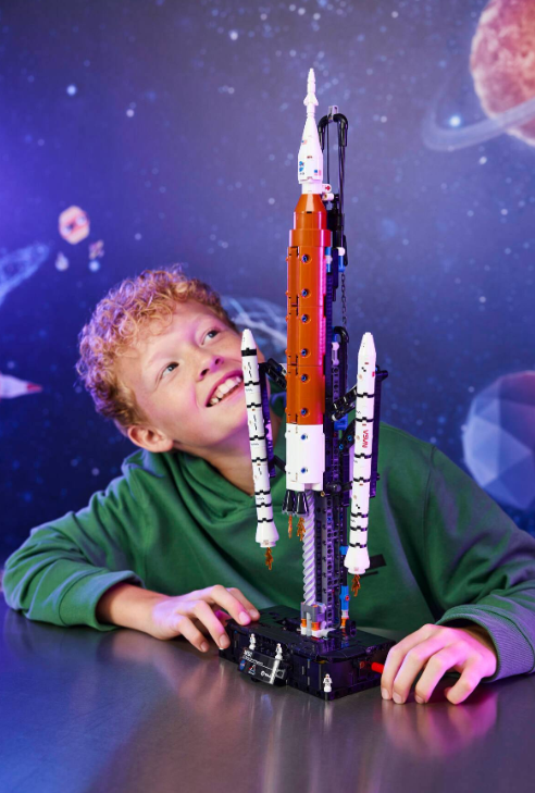 LEGO TECHNIC RACHETA SISTEMULUI DE LANSARE SPATIALA NASA ARTEMIS, 42221