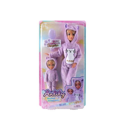 Papusa Anlily, 30 cm, într-un costum mov.