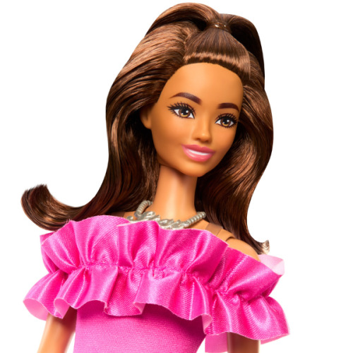 Кукла Barbie «Модница с каштановыми волнистыми волосами и розовым платье» HRH15